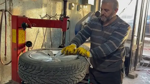 Lastikçilerde kış hazırlıkları devam ediyor