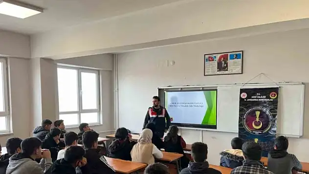 Ağrı'da jandarmadan öğrencilere güvenlik eğitimi