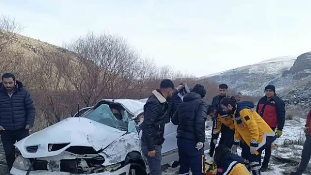 Ağrı'da kaza: 3 yaralı