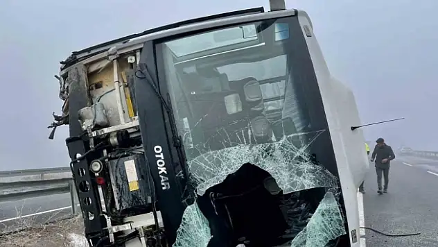 Ağrı'da sis kazayı beraberinde getirdi: 19 yaralı
