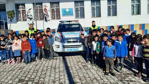Jandarmadan öğrencilere trafik eğitimi