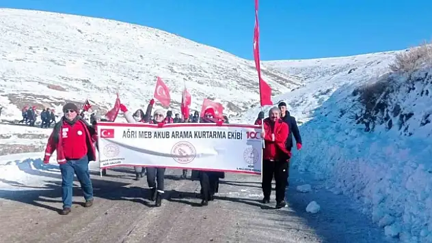 Ağrı MEB AKUB üyeleri Sarıkamış'ta şehitleri andı
