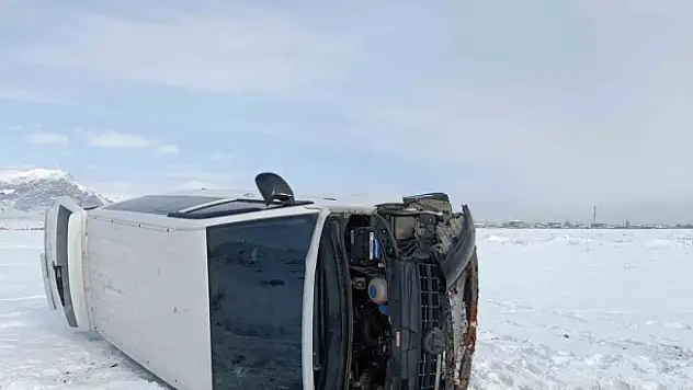 Ağrı'da buzlanma kazayı getirdi