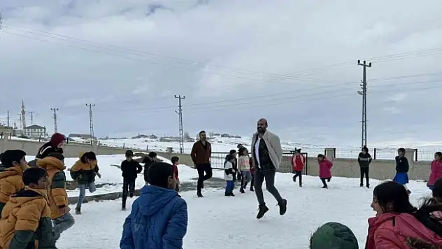 Ağrı'da öğrenciler 'Dönem Sonu Faaliyet Haftası'nda hem eğlendi hem öğrendi