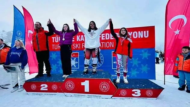 Ağrılı kayakçılardan büyük başarı
