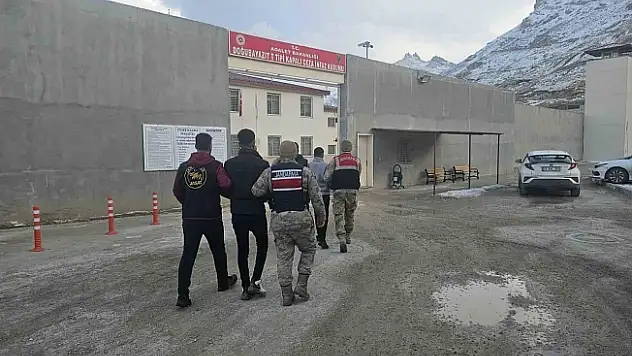 Ağrı'da çeşitli suçlardan hakkında arama kaydı bulunan 3 firari yakalandı