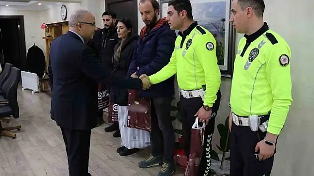 Ağrı'da başarılı emniyet personeli ödüllendirildi