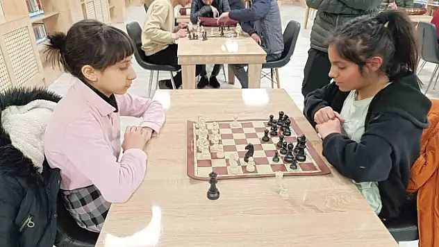 Ağrı'da pansiyonlu okullar satranç turnuvası heyecanı