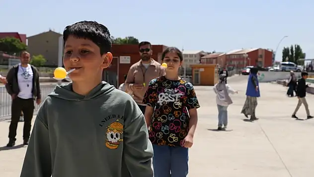 Ağrı'da Geleneksel Çocuk Oyunları Şenliği ile unutulan oyunlar canlandı