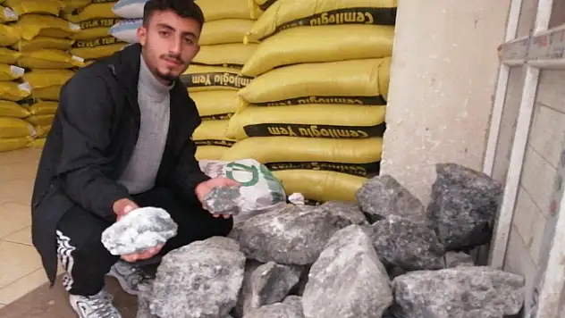 Ağrı'da besiciler hayvanlarının gelişimi için kaya tuzu depoluyor