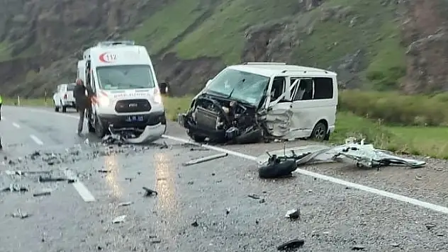 Ağrı'da korkunç kaza: 2 ölü, 5 yaralı