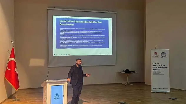 UDER çocuk hakları konulu konferans düzenledi