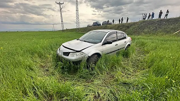 Yağmurlu havada kontrolden çıkan araç kaza yaptı: 1 yaralı