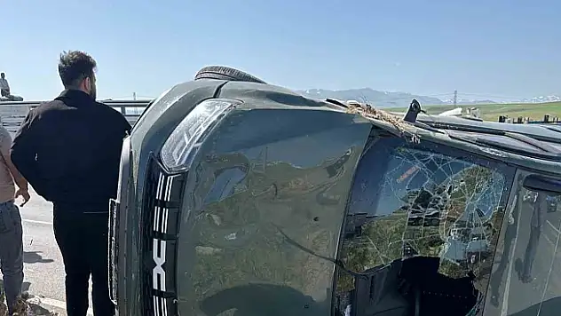 Ağrı'da iki otomobil çarpıştı: 4 yaralı