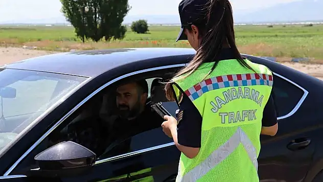 Ağrı'da Kurban Bayramı trafiğinde yoğun denetim ve kontroller devam ediyor