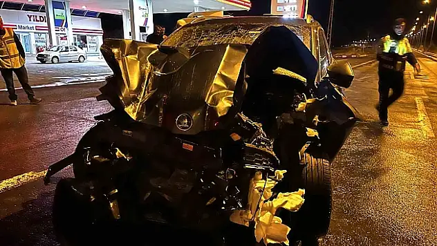 Ağrı'da otomobil ile traktör çarpıştı: 7 yaralı