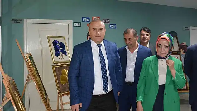 Patnos Halk Eğitimi Merkezi yıl sonu sergisi açıldı