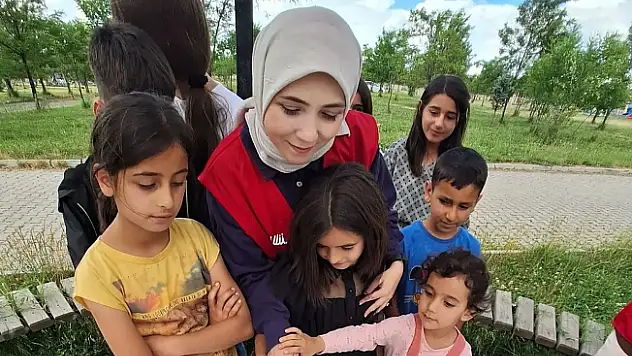 Kızılay Ağrı'dan çocuklara sürpriz doğum günü kutlaması