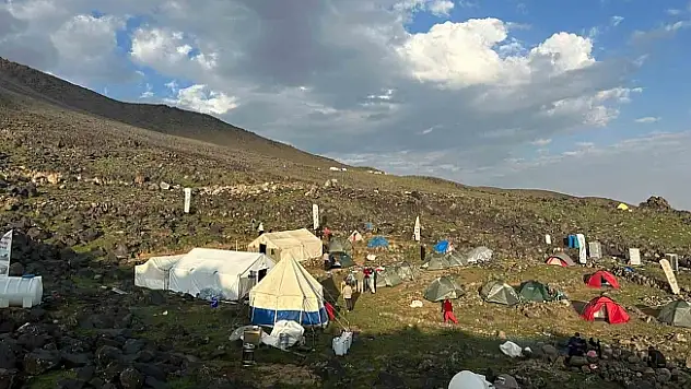 Ağrı Dağı' tırmanışı sırasında hayatını kaybeden 10 dağcı anıldı