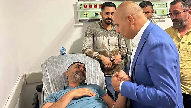 Ağrı Valisi Koç trafik kazasında yaralanan vatandaşları ziyaret etti