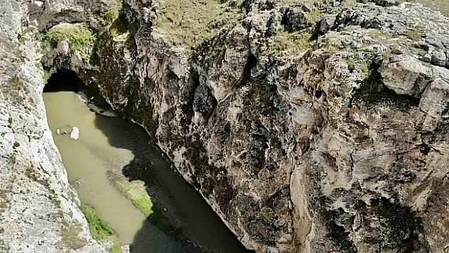 Doğal Kudret Köprüsü manzarasıyla hayran bırakıyor