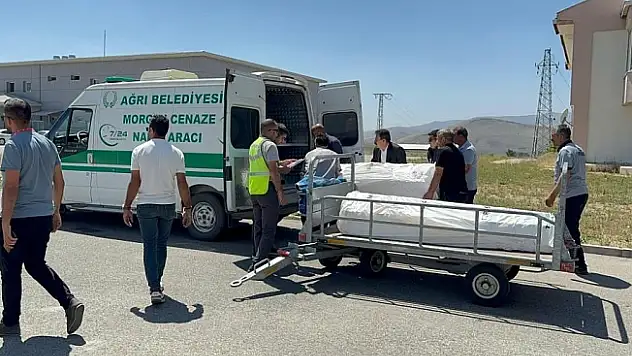 Otobüs kazasında hayatını kaybedenlerin cenazesi defnedilmek üzere Ağrı'ya getirildi