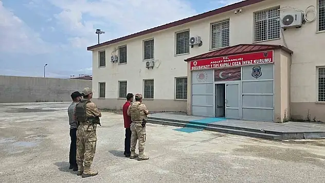 Ağrı'da aranan 2 firari yakalandı