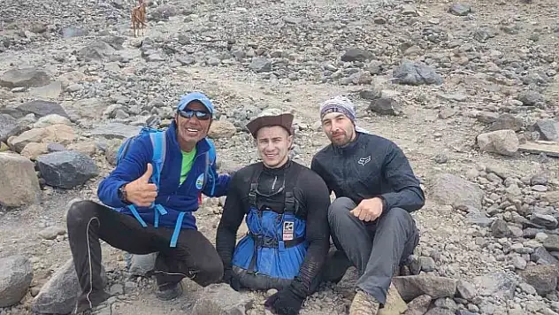 Bedensel engelli Rus dağcı, Ağrı Dağı zirvesine tırmandı