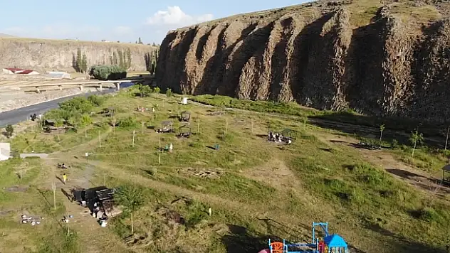 Dik yamaçlarıyla doğunun Ihlara Vadisi Murat Kanyonu ziyaretçilerini ağırlıyor