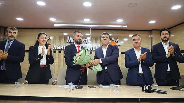 AK Parti'de İl Başkanlığı koltuğunu İlhami Yıldız devraldı
