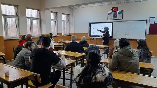 Ağrı'da KodlAğrı Projesi ile dijital eğitim farkındalığı artıyor