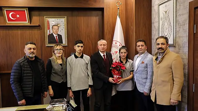 Ağrı Özel OSB MTAL yönetiminden Milli Eğitim Müdürü Kökrek'e Öğretmenler Günü ziyareti