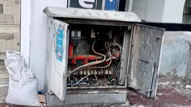 Ağrı'da kısa devre yapan trafo korkuttu!