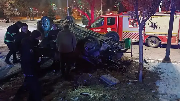 Ağrı'da Araç Takla Attı: 2 Kişi Ağır Yaralı