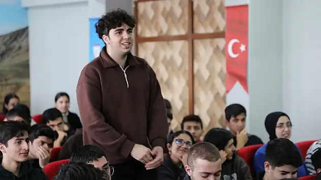 Ağrı'da üniversite sınavlarına hazırlık kampı için bilgilendirme toplantısı düzenlendi