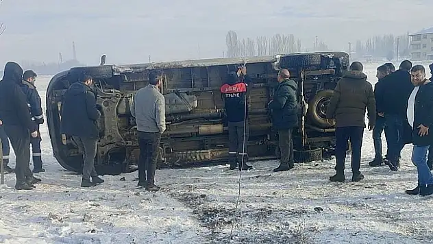 Ağrı'da Okul Servisi Kaza Yaptı, Büyük Tehlike Atlatıldı