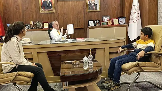 İl Milli Eğitim Müdürü Hasan Kökrek'ten Örnek Davranış: Öğrencinin Gönüllü Velisi Oldu