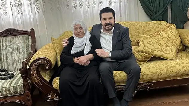 Savcı Sayan'dan Duygusal Paylaşım: 'Anneme Ankara'ya Götürmek İçin Geldim, Ama Tavuklarını Tercih Etti'