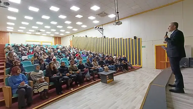 Ağrı Milli Eğitim Müdürü Hasan Kökrek, aday öğretmenlerle buluştu