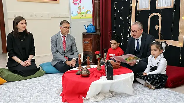 Ağrı'da Minikler Öğrencilere Masal Okundu