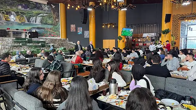 Ağrı'da üniversite sınavına hazırlık kampı kapsamında kahvaltı etkinliği