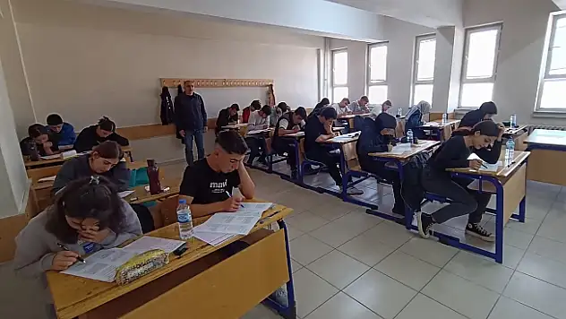 Ağrı'da üniversite hazırlık kampı öğrencilerden yoğun ilgi görüyo