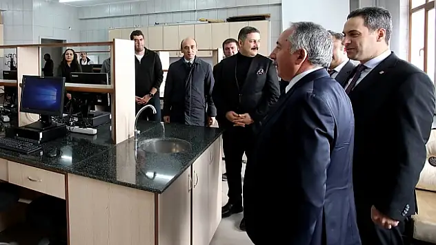 AİÇÜ'de Psikoloji Laboratuvarı Açıldı