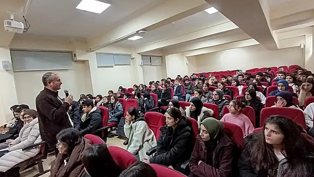 Hasan Kökrek'ten Öğrencilere Moral Desteği