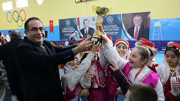 Ağrı'da Halk Oyunları İl Birinciliği yarışmaları düzenlendi