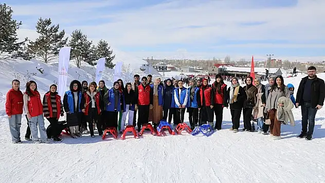 Ağrı'da Gençler Festivali Doyasıya Kutladı