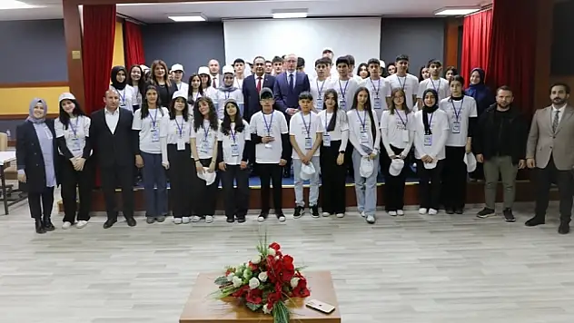 Ağrı Milli Eğitim Müdürü Kökrek, PISA'ya katılacak öğrencilerle bir araya geldi