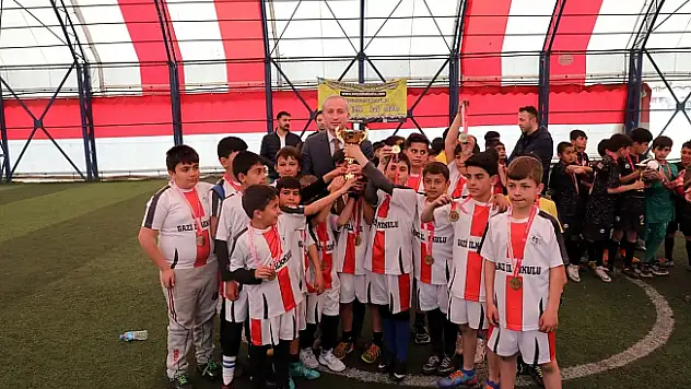 Ağrı'da 1022 öğrenci sahada 23 Nisan için mücadele etti