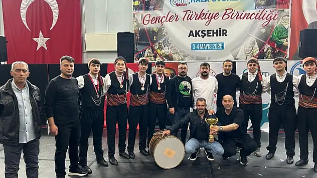 Ağrı Cumhuriyet Anadolu Lisesi, halk oyunlarında Türkiye şampiyonu oldu