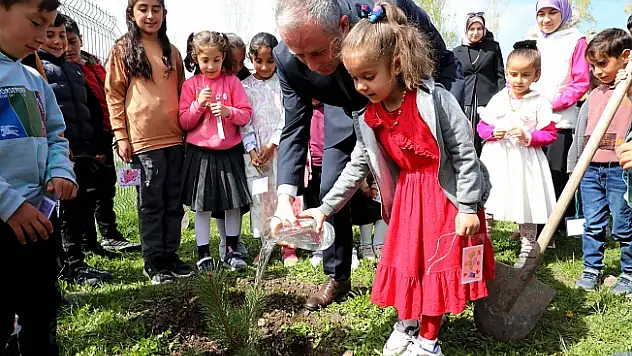 Ağrı'da minik eller geleceği yeşertti